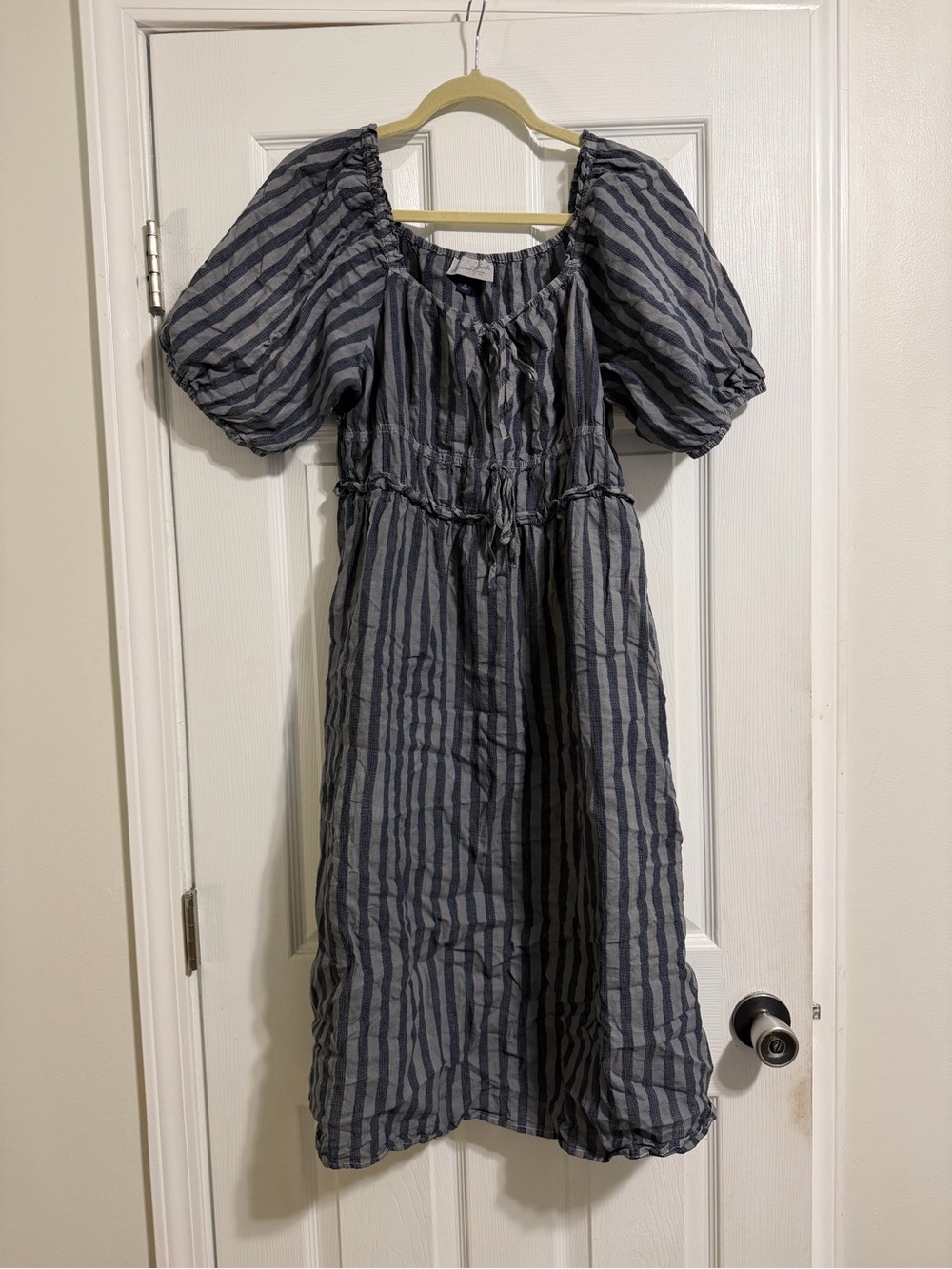 Universal Thread Blue and White Striped Midi  
Dress